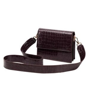 Cute crossbody, perfect size. Perfect price!​​​​​​